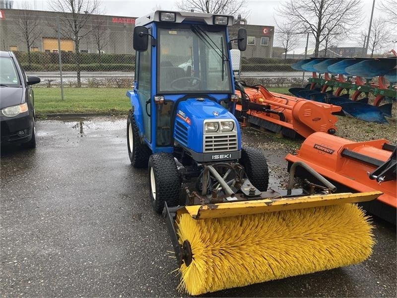 Iseki 321 med 130 cm kost og saltspreder - Komunālais traktors: foto 2 Iseki 321 med 130 cm kost og saltspreder - Komunālais traktors: foto 2