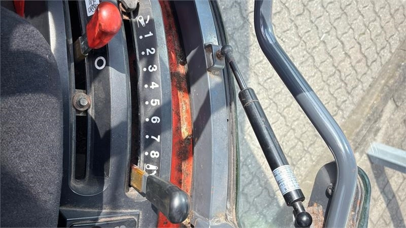 Kubota B2530 HST B2530 - Komunālais traktors: foto 4 Kubota B2530 HST B2530 - Komunālais traktors: foto 4