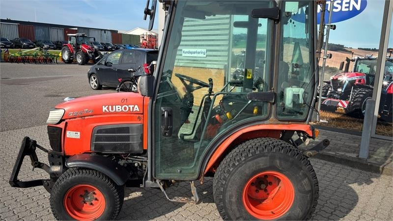 Kubota B2530 HST B2530 - Komunālais traktors: foto 3 Kubota B2530 HST B2530 - Komunālais traktors: foto 3