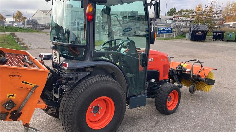 Kubota ST341 inkl. 150 cm kost og udlægger - Komunālais traktors: foto 5 Kubota ST341 inkl. 150 cm kost og udlægger - Komunālais traktors: foto 5