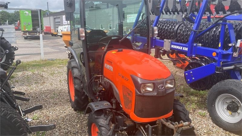 Kubota STW37 Kun 1144 timer STW37 - Komunālais traktors: foto 1 Kubota STW37 Kun 1144 timer STW37 - Komunālais traktors: foto 1
