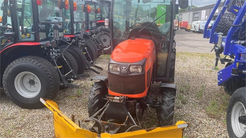 Kubota STW37 Kun 1144 timer STW37 - Komunālais traktors: foto 3 Kubota STW37 Kun 1144 timer STW37 - Komunālais traktors: foto 3