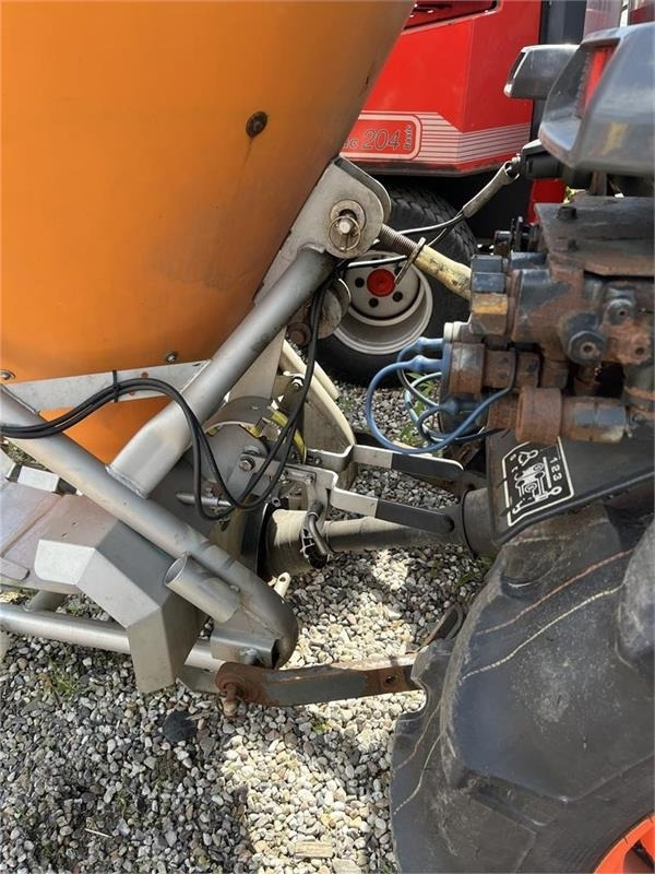 Kubota STW37 Kun 1144 timer STW37 - Komunālais traktors: foto 5 Kubota STW37 Kun 1144 timer STW37 - Komunālais traktors: foto 5