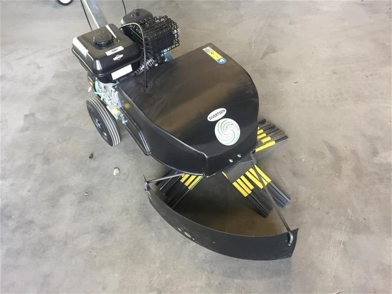 Kwern Greenbuster Pro III 8x3 Inkl. afdækningsskær - Dārza tehnika: foto 1 Kwern Greenbuster Pro III 8x3 Inkl. afdækningsskær - Dārza tehnika: foto 1