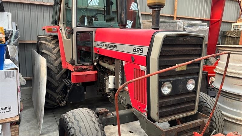 Massey Ferguson 699 - Traktors: foto 1 Massey Ferguson 699 - Traktors: foto 1