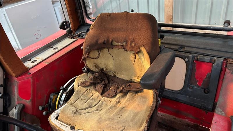 Massey Ferguson 699 - Traktors: foto 4 Massey Ferguson 699 - Traktors: foto 4