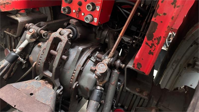 Massey Ferguson 699 - Traktors: foto 3 Massey Ferguson 699 - Traktors: foto 3