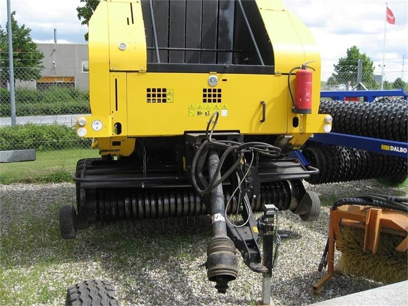 New Holland BR7070 med SUPER FEED - Rituļu prese: foto 2 New Holland BR7070 med SUPER FEED - Rituļu prese: foto 2