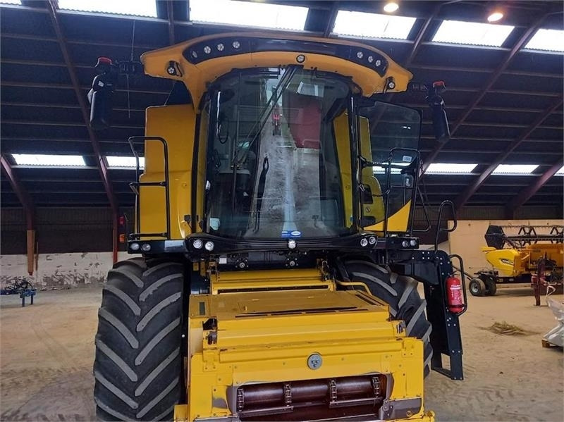 New Holland CR9.80 - Labības kombains: foto 3 New Holland CR9.80 - Labības kombains: foto 3