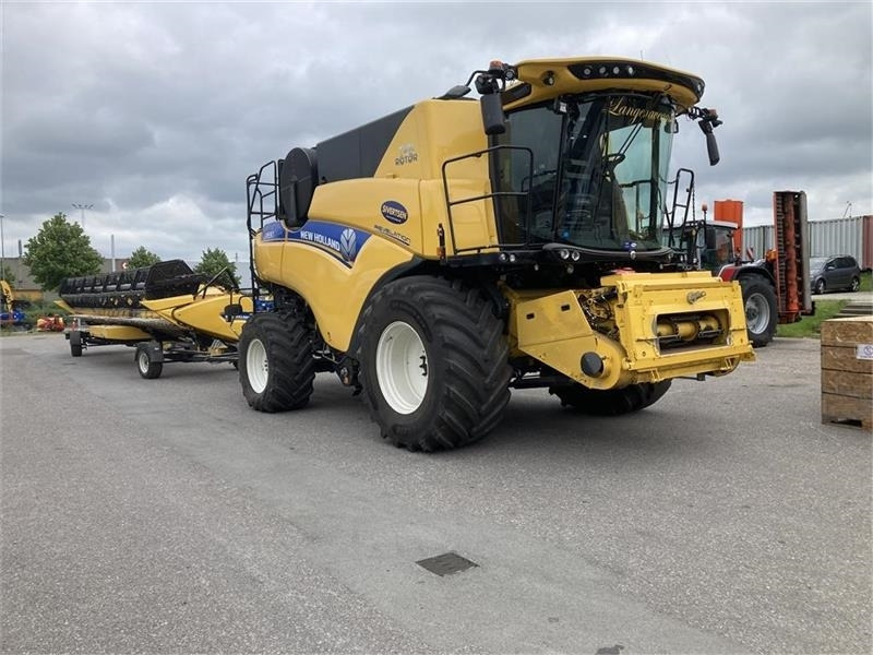 New Holland CR9.90 Med 35 fods Varifeed mm - Labības kombains: foto 2 New Holland CR9.90 Med 35 fods Varifeed mm - Labības kombains: foto 2