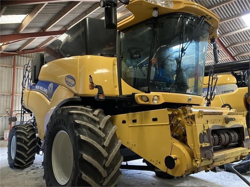 New Holland CR9090 35 fod VF bord og 4wd mm. - Labības kombains: foto 2 New Holland CR9090 35 fod VF bord og 4wd mm. - Labības kombains: foto 2