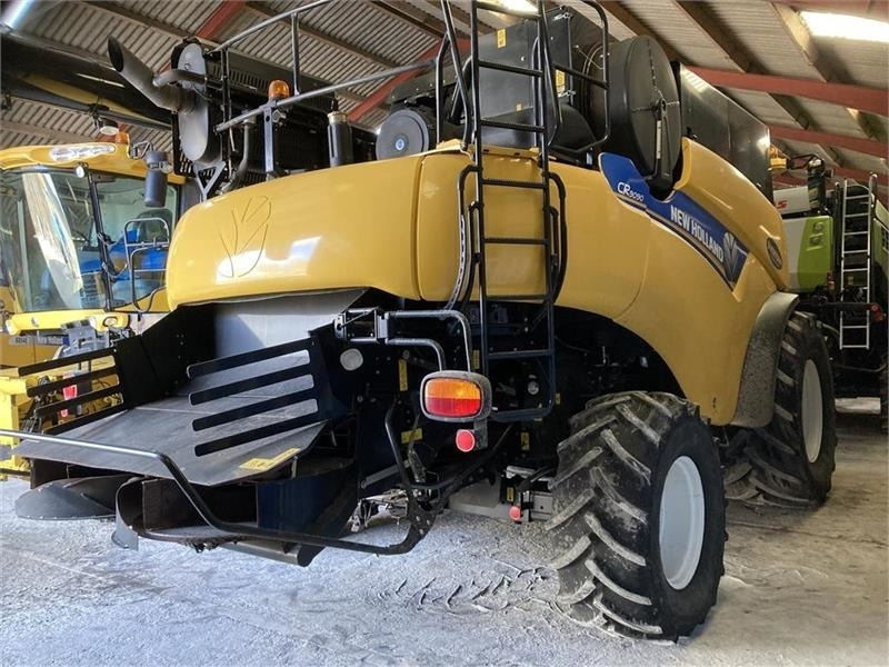 New Holland CR9090 35 fod VF bord og 4wd mm. - Labības kombains: foto 3 New Holland CR9090 35 fod VF bord og 4wd mm. - Labības kombains: foto 3