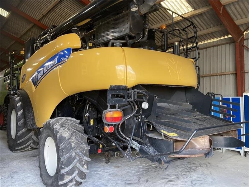 New Holland CR9090 35 fod VF bord og 4wd mm. - Labības kombains: foto 4 New Holland CR9090 35 fod VF bord og 4wd mm. - Labības kombains: foto 4