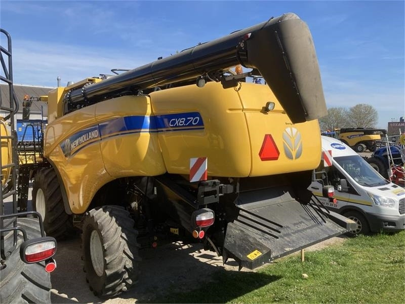 New Holland CX 8.70 SLH - Labības kombains: foto 3 New Holland CX 8.70 SLH - Labības kombains: foto 3
