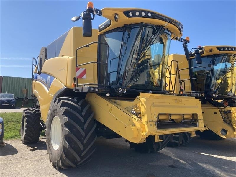 New Holland CX 8.70 SLH - Labības kombains: foto 1 New Holland CX 8.70 SLH - Labības kombains: foto 1