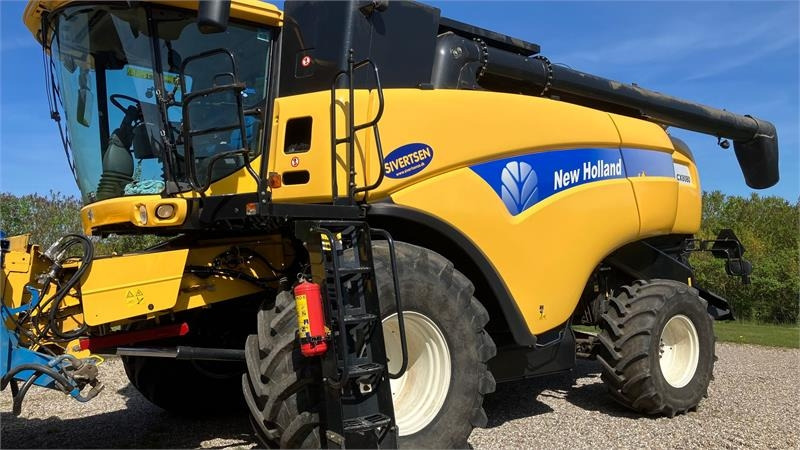 New Holland CX 8080 SLH med 30 fods Varifeed - Labības kombains: foto 1 New Holland CX 8080 SLH med 30 fods Varifeed - Labības kombains: foto 1