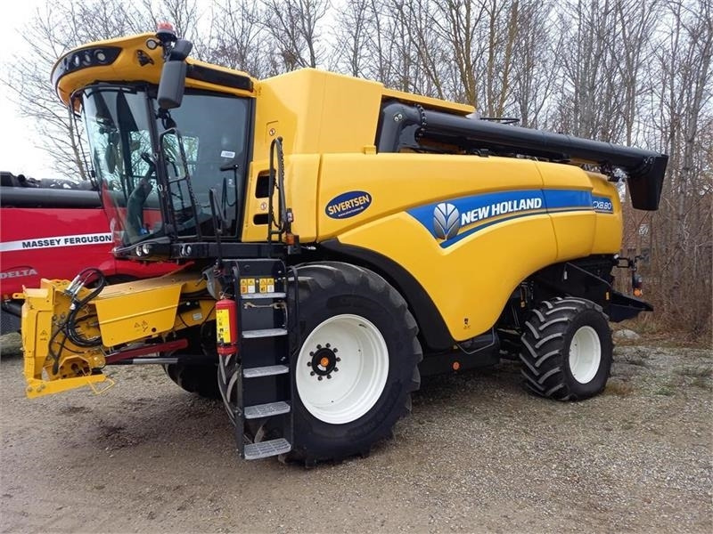 New Holland CX8.80 SLH med 25 fods Varifeed - Labības kombains: foto 1 New Holland CX8.80 SLH med 25 fods Varifeed - Labības kombains: foto 1