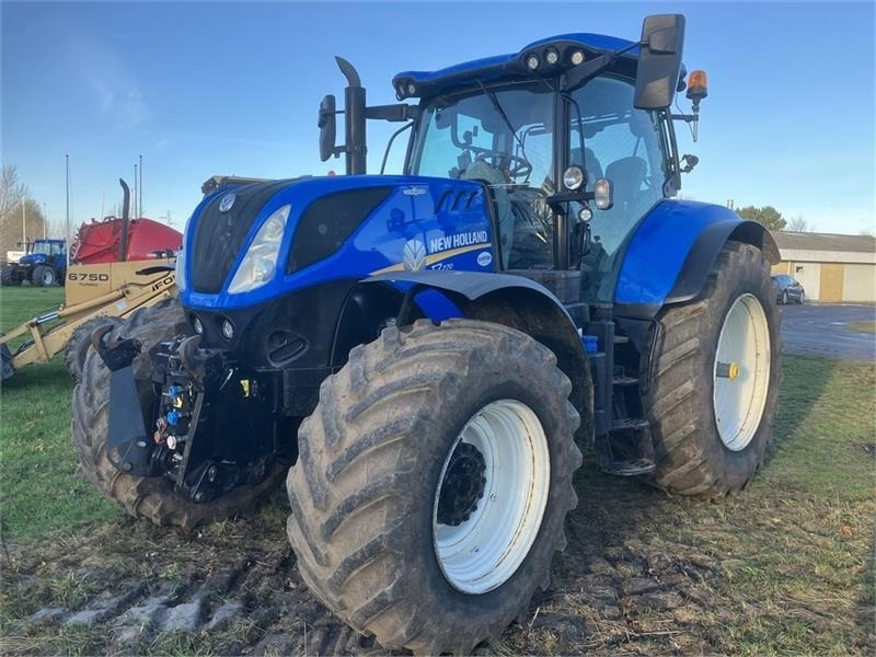 New Holland T7.270 AUTO COMMAND - Traktors: foto 1 New Holland T7.270 AUTO COMMAND - Traktors: foto 1