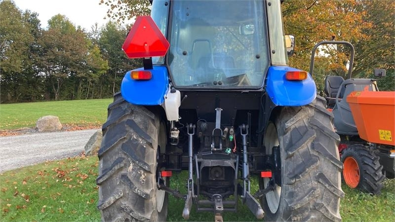 New Holland TD90D - Traktors: foto 3 New Holland TD90D - Traktors: foto 3