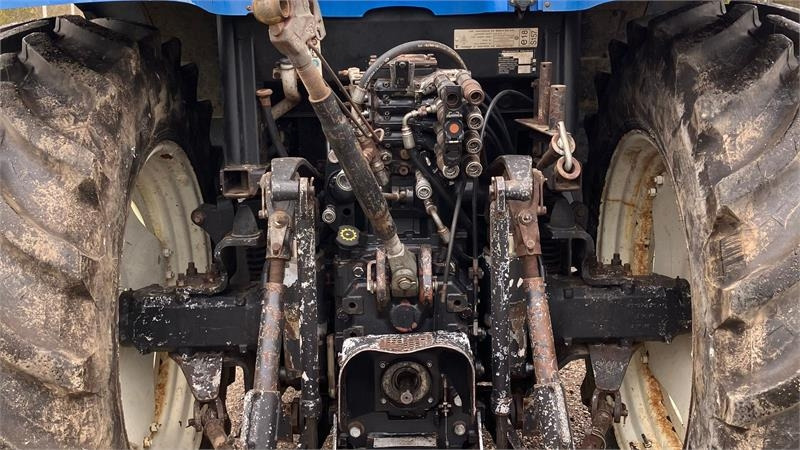 New Holland TS 115 A - Traktors: foto 5 New Holland TS 115 A - Traktors: foto 5