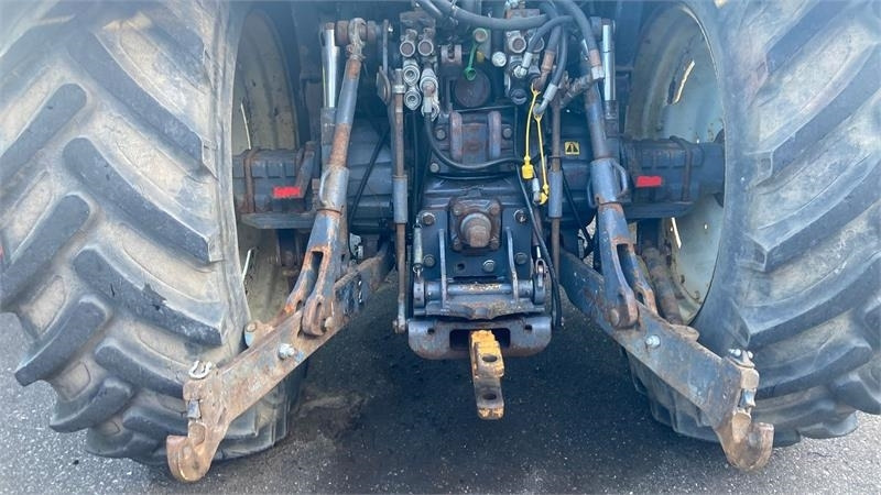 New Holland TS115 - Traktors: foto 4 New Holland TS115 - Traktors: foto 4