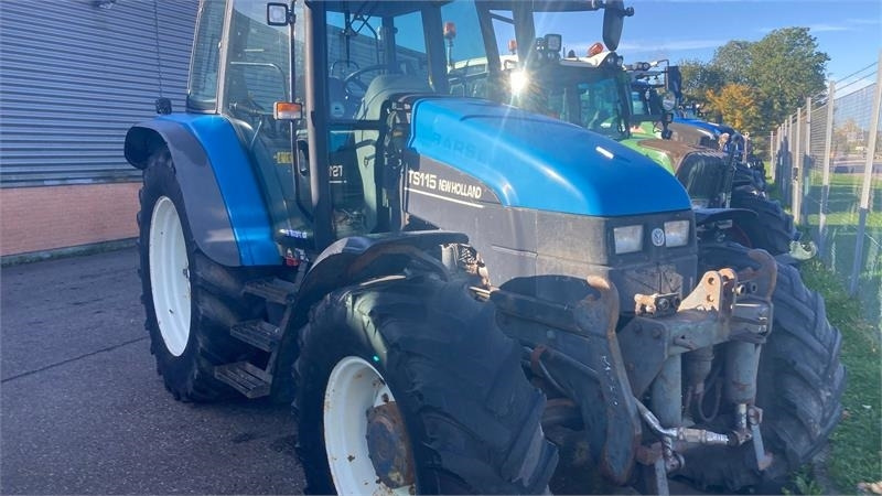 New Holland TS115 - Traktors: foto 1 New Holland TS115 - Traktors: foto 1