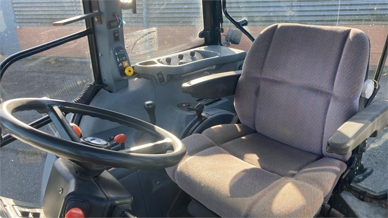 New Holland TS115 - Traktors: foto 5 New Holland TS115 - Traktors: foto 5