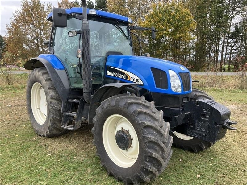 New Holland TSA 135 Plus Supersteer - Traktors: foto 2 New Holland TSA 135 Plus Supersteer - Traktors: foto 2