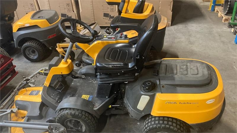 Stiga Park Pro 540IX 4WD 125 Combi Pro el. - Zāles pļāvējs: foto 1 Stiga Park Pro 540IX 4WD 125 Combi Pro el. - Zāles pļāvējs: foto 1