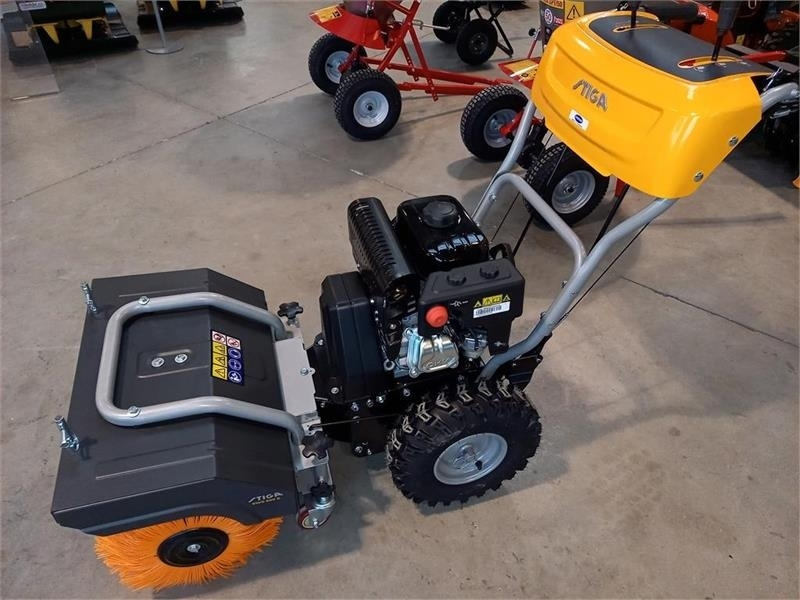 - - - Stiga SWS 800G - Komunālais traktors: foto 1 - - - Stiga SWS 800G - Komunālais traktors: foto 1