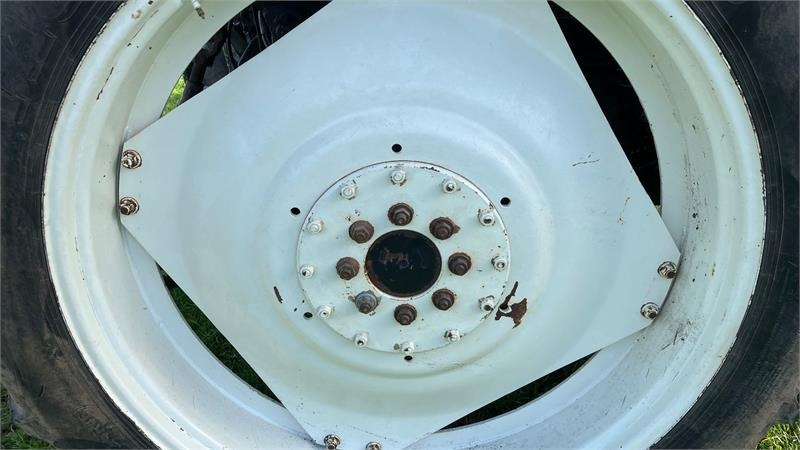 Taurus 270/95R32 - 300/95R46 - Riepa - Lauksaimniecības tehnika: foto 2 Taurus 270/95R32 - 300/95R46 - Riepa - Lauksaimniecības tehnika: foto 2