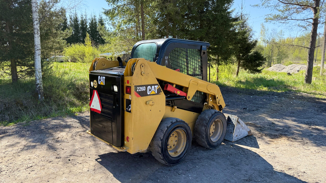 CAT 226D - Kompaktiekrāvējs: foto 4 CAT 226D - Kompaktiekrāvējs: foto 4