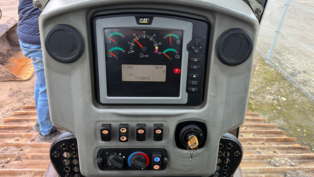 Buldozers CAT D6N LGP: foto 10