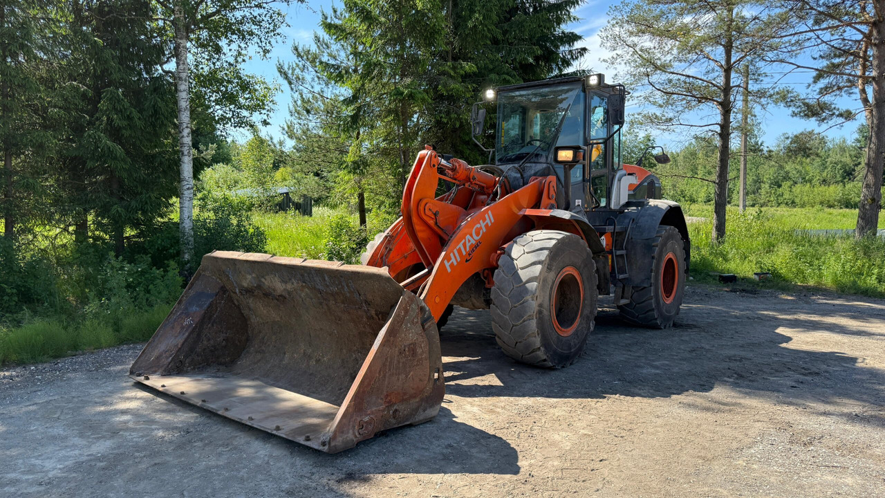 Hitachi ZW140 - Riteņu iekrāvējs: foto 1 Hitachi ZW140 - Riteņu iekrāvējs: foto 1