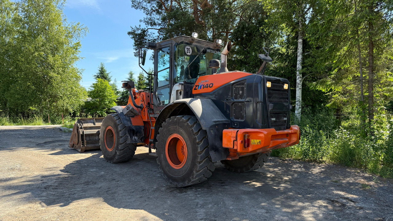 Hitachi ZW140 - Riteņu iekrāvējs: foto 3 Hitachi ZW140 - Riteņu iekrāvējs: foto 3