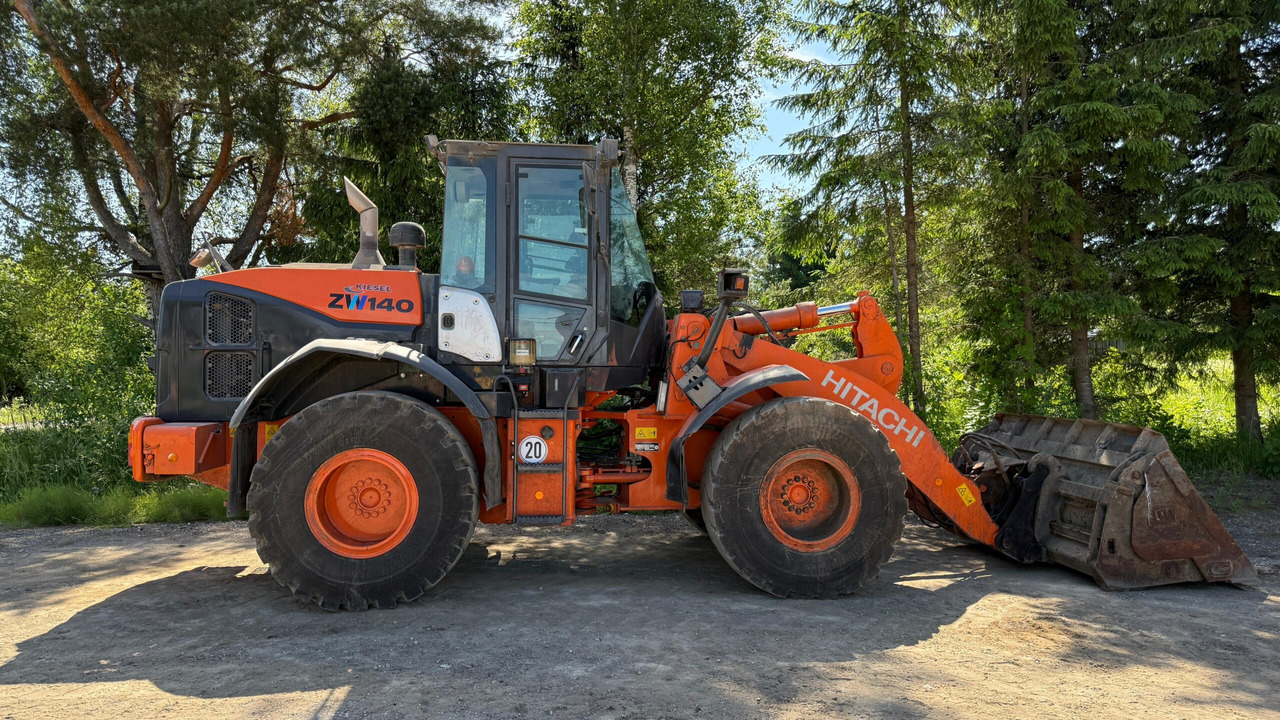 Hitachi ZW140 - Riteņu iekrāvējs: foto 5 Hitachi ZW140 - Riteņu iekrāvējs: foto 5