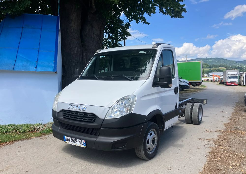 Iveco DAILY 35C13 ramo do zabudowy kiper wywrotka - Šasija kravas automašīna: foto 1 Iveco DAILY 35C13 ramo do zabudowy kiper wywrotka - Šasija kravas automašīna: foto 1