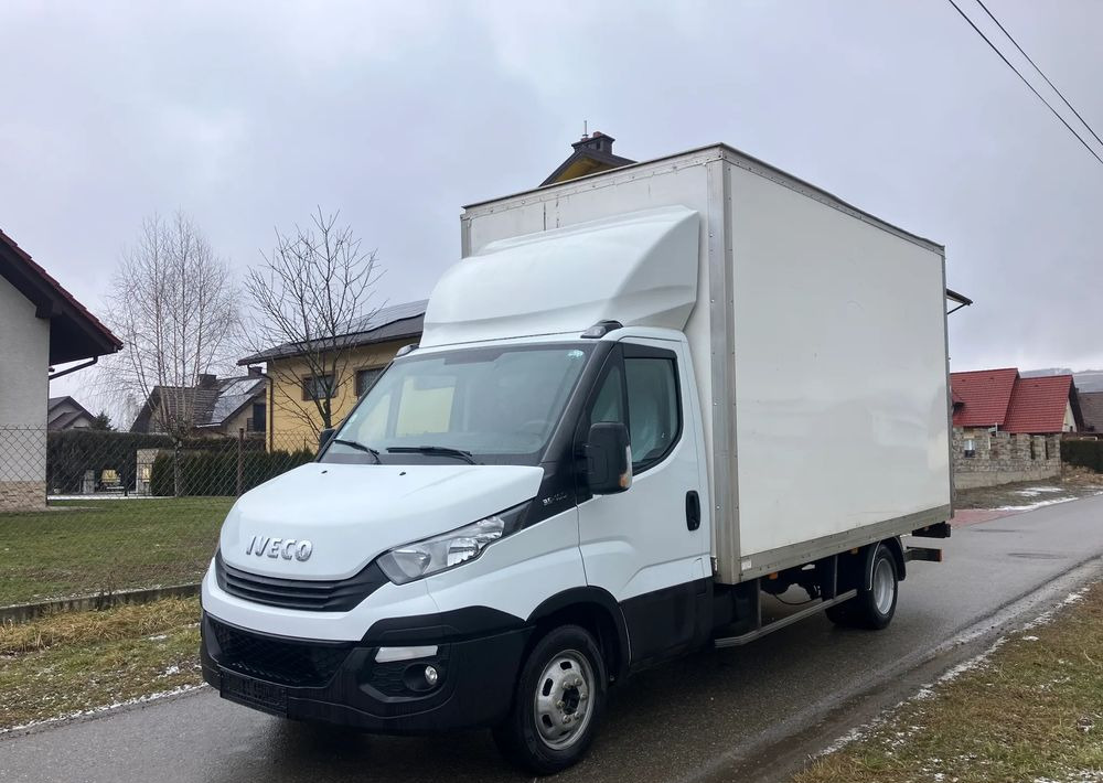 Iveco DAILY 35C16 kontener kurierka winda - Furgons ar slēgtā virsbūve: foto 1 Iveco DAILY 35C16 kontener kurierka winda - Furgons ar slēgtā virsbūve: foto 1