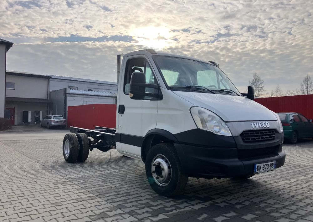 Iveco DAILY 70C17 RAMO DO ZABUDOWY,super stan - Šasija kravas automašīna: foto 1 Iveco DAILY 70C17 RAMO DO ZABUDOWY,super stan - Šasija kravas automašīna: foto 1
