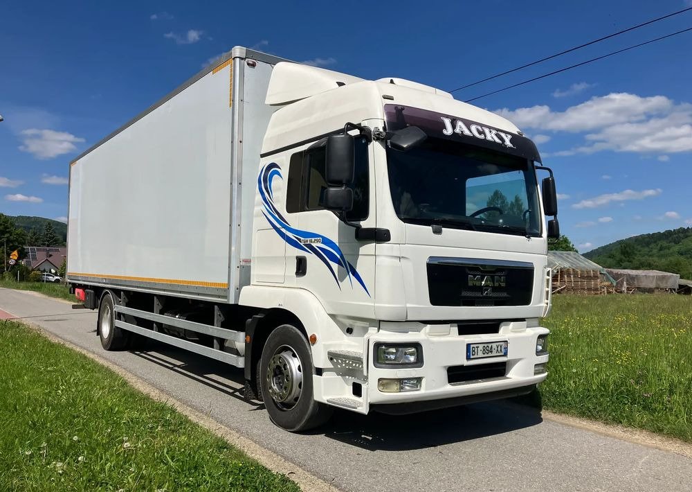 MAN MAN TGM 18.290 KURIERKA KONTENER 20 PALET SYPIALKA - Kravas automašīna ar slēgto virsbūvi: foto 2 MAN MAN TGM 18.290 KURIERKA KONTENER 20 PALET SYPIALKA - Kravas automašīna ar slēgto virsbūvi: foto 2