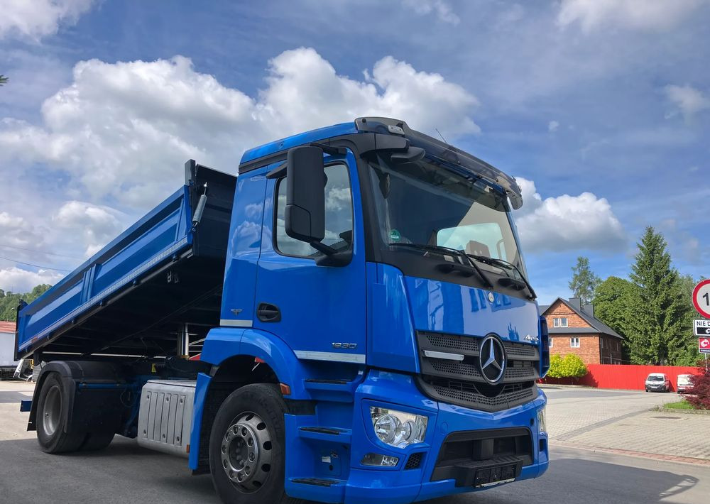 Mercedes-Benz ANTOS 1830 solidny kiper wywrotka blokada mostu - Kravas automašīna pašizgāzējs: foto 2 Mercedes-Benz ANTOS 1830 solidny kiper wywrotka blokada mostu - Kravas automašīna pašizgāzējs: foto 2