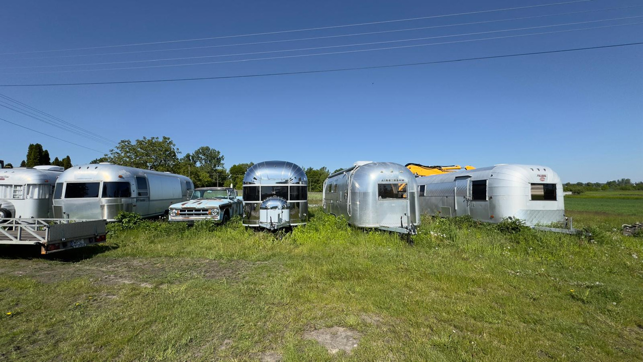 1992 Airstream Classic 1992 Airstream Classic – Fully Rebuilt Vintage Travel Trailer - Tirdzniecības piekabe: foto 2 1992 Airstream Classic 1992 Airstream Classic – Fully Rebuilt Vintage Travel Trailer - Tirdzniecības piekabe: foto 2