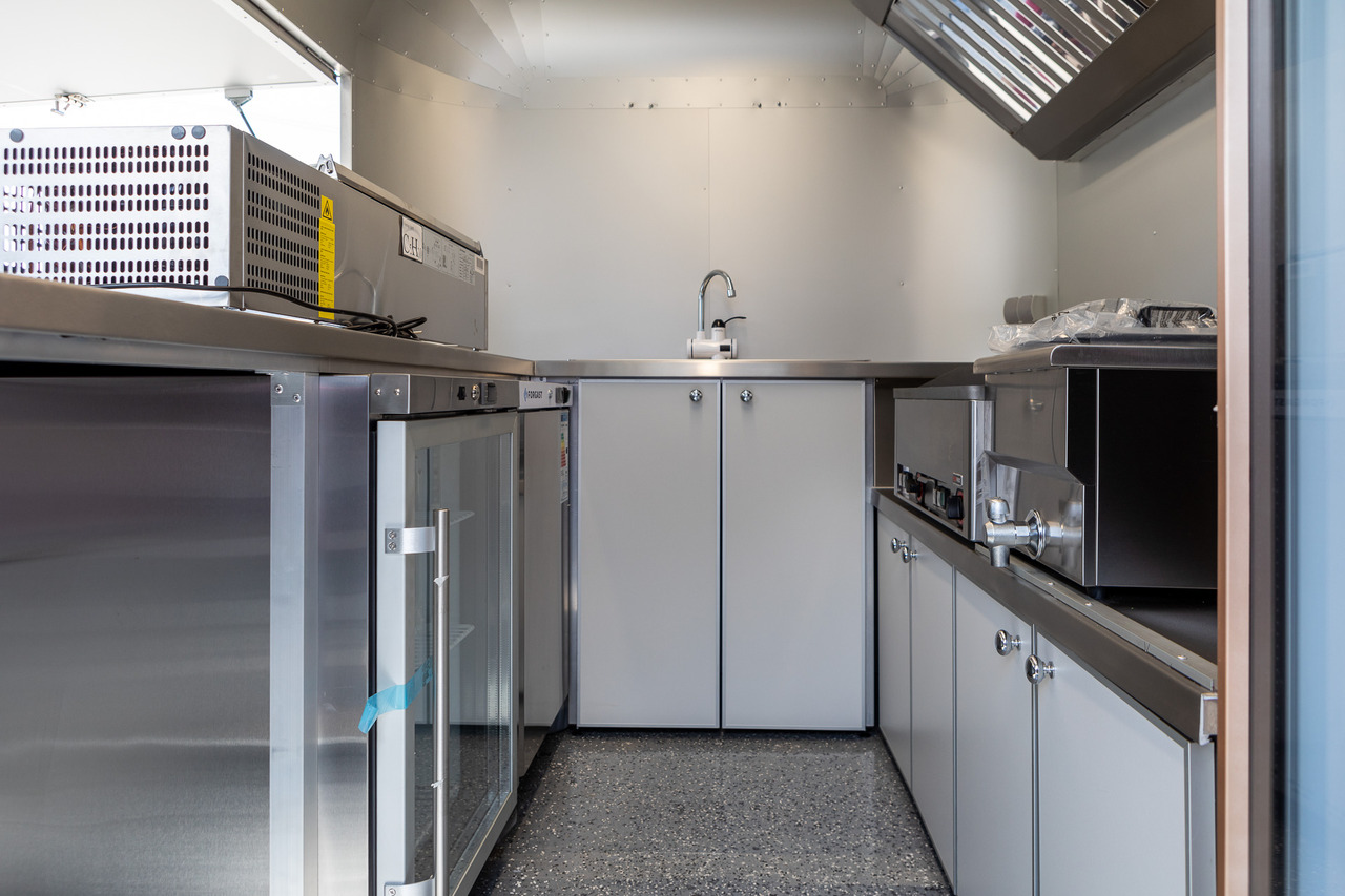 Jaunā Tirdzniecības piekabe Airstream Style Mirage Mirage: foto 10