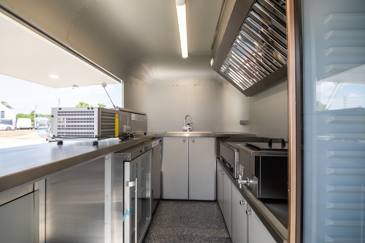 Jaunā Tirdzniecības piekabe Airstream Style Mirage Mirage: foto 12