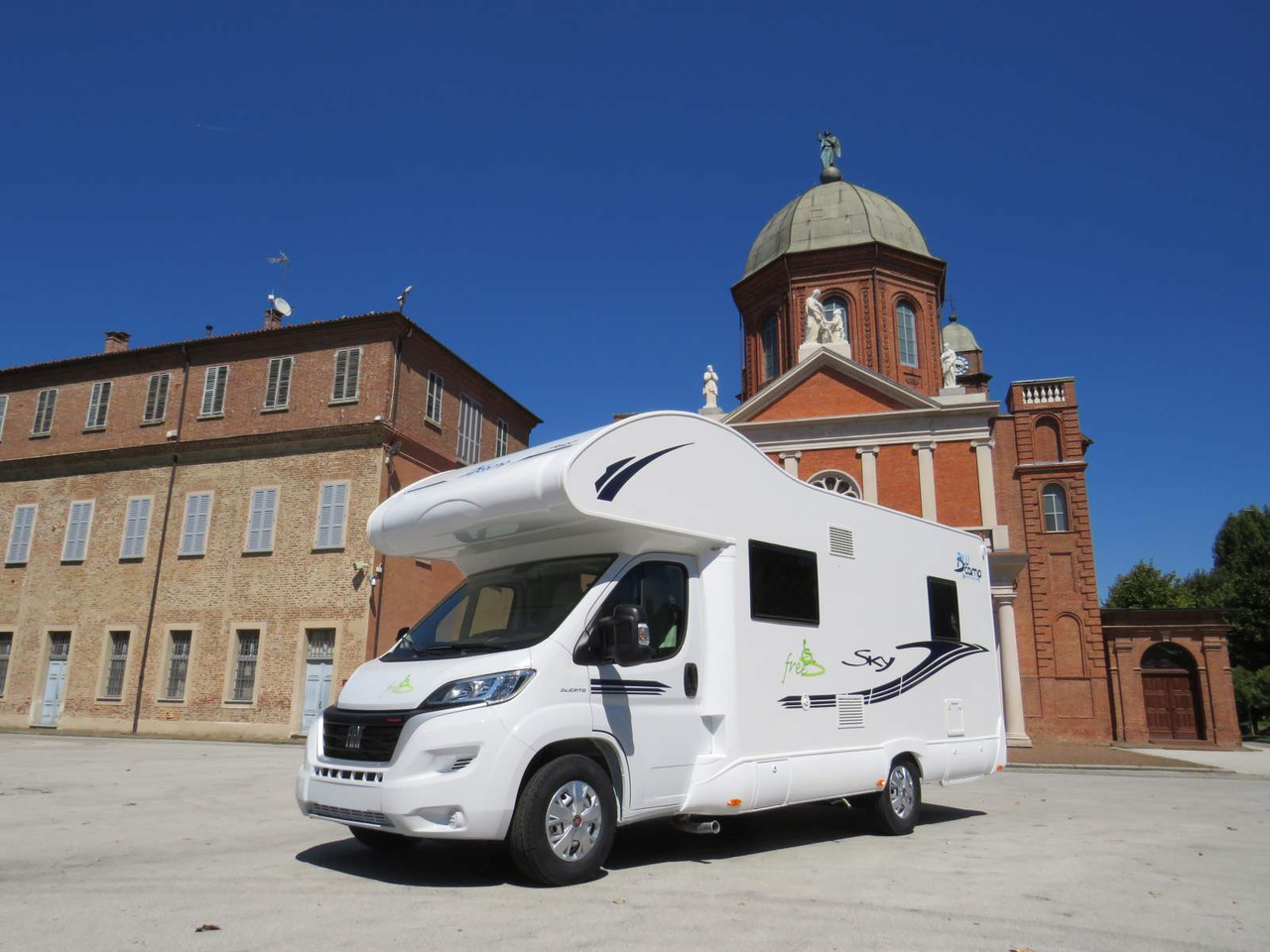 Fiat Ducato RETRACTABLE PLATFORM (300KG CAPACITY) - Alkov kemperis: foto 1 Fiat Ducato RETRACTABLE PLATFORM (300KG CAPACITY) - Alkov kemperis: foto 1