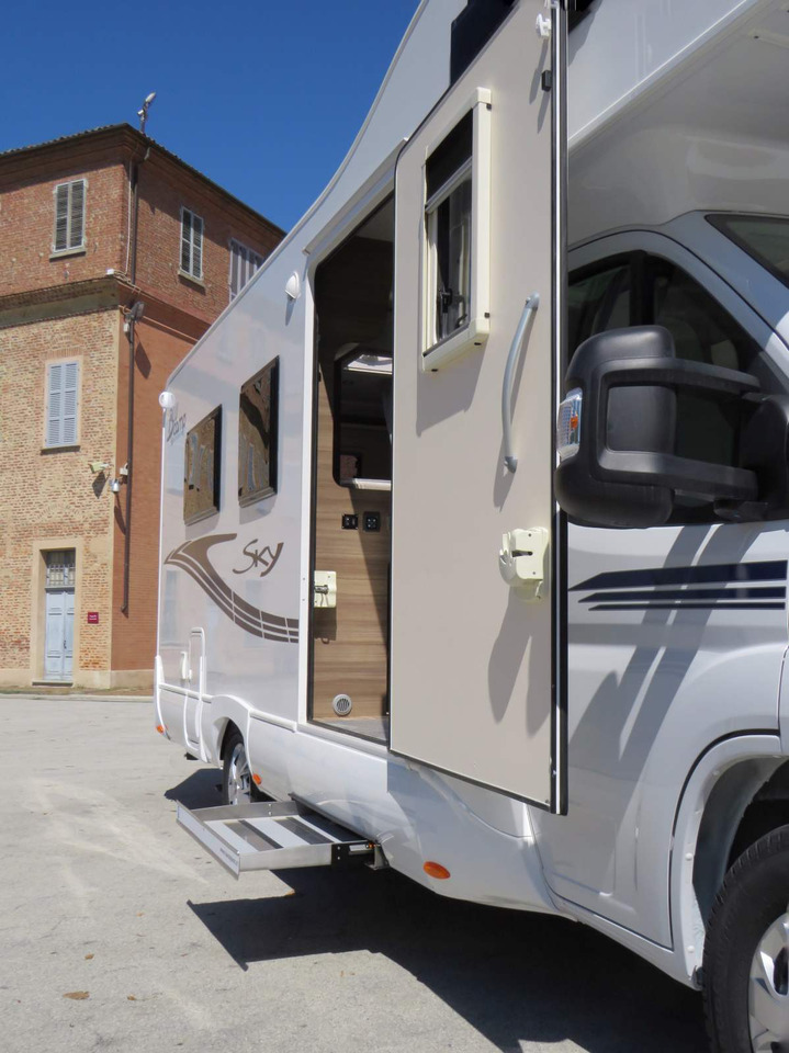 Fiat Ducato RETRACTABLE PLATFORM (300KG CAPACITY) - Alkov kemperis: foto 2 Fiat Ducato RETRACTABLE PLATFORM (300KG CAPACITY) - Alkov kemperis: foto 2