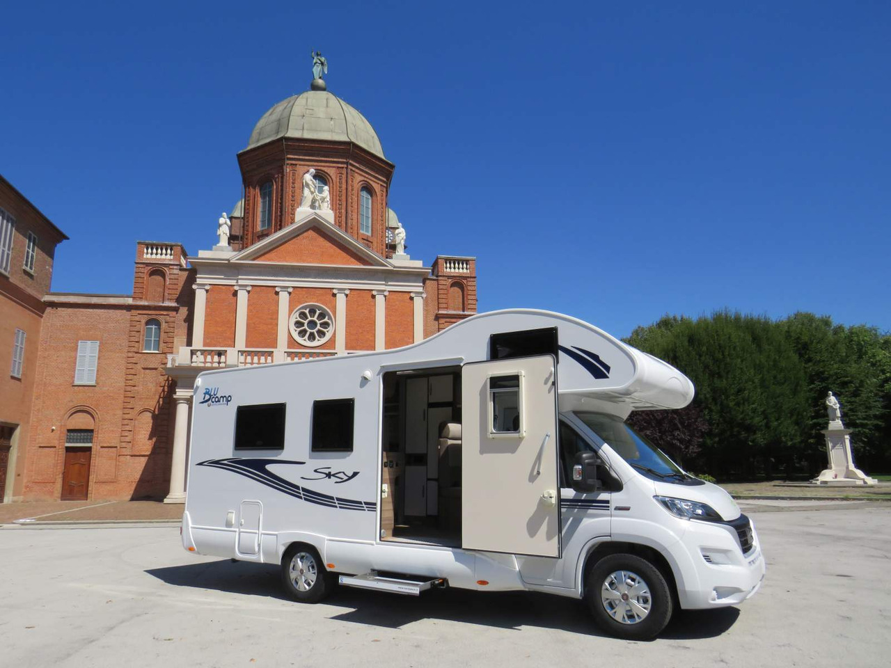 Fiat Ducato RETRACTABLE PLATFORM (300KG CAPACITY) - Alkov kemperis: foto 5 Fiat Ducato RETRACTABLE PLATFORM (300KG CAPACITY) - Alkov kemperis: foto 5