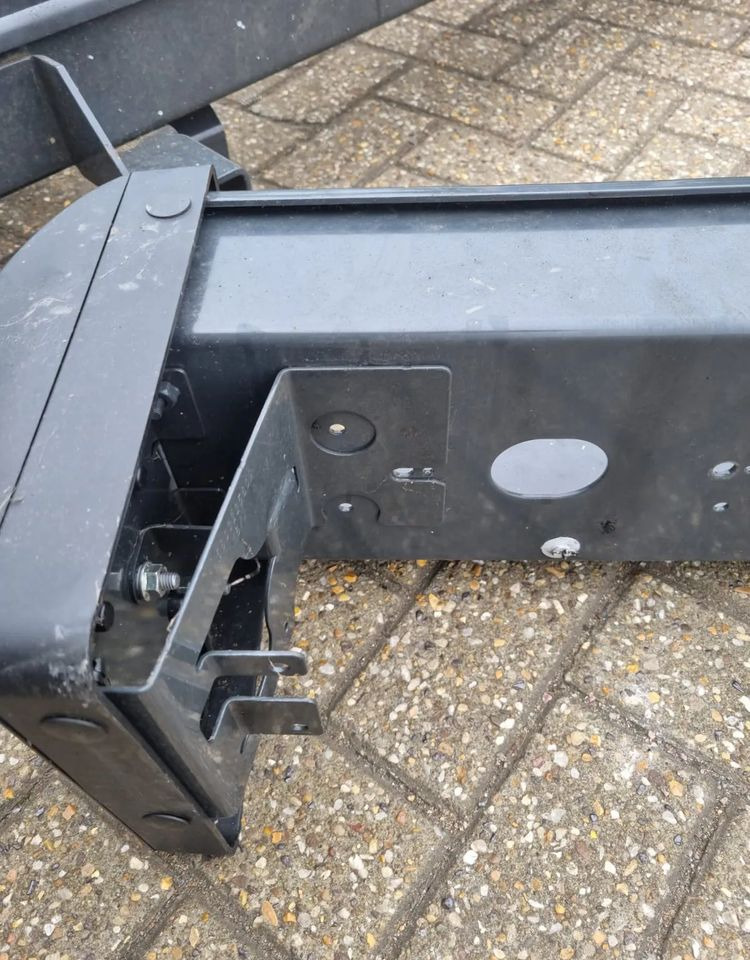 IVECO DAILY BELKA ZDERZAK TYŁ PARKTRONIC NOWY - Virsbūve un ārpuse: foto 5 IVECO DAILY BELKA ZDERZAK TYŁ PARKTRONIC NOWY - Virsbūve un ārpuse: foto 5