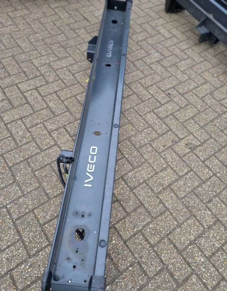 IVECO DAILY BELKA ZDERZAK TYŁ PARKTRONIC NOWY - Virsbūve un ārpuse: foto 2 IVECO DAILY BELKA ZDERZAK TYŁ PARKTRONIC NOWY - Virsbūve un ārpuse: foto 2