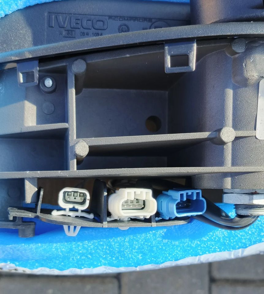 IVECO STRALIS LUSTERKO LEWE NOWE 5801765195 - Virsbūve un ārpuse - Kravas automašīna: foto 2 IVECO STRALIS LUSTERKO LEWE NOWE 5801765195 - Virsbūve un ārpuse - Kravas automašīna: foto 2